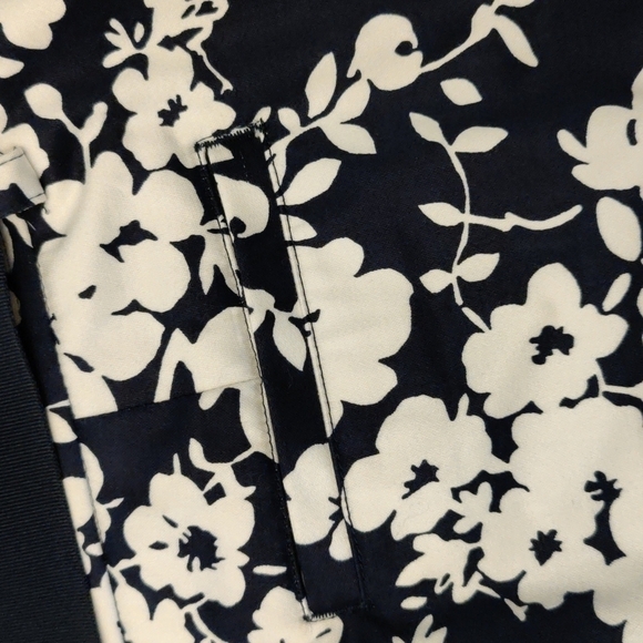 Chaps Short Skirt, Size 4P, Deep Navy & White, Perfect Like New - Picture 12 of 13